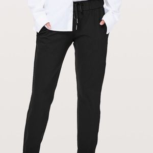 Lululemon on the fly black pant